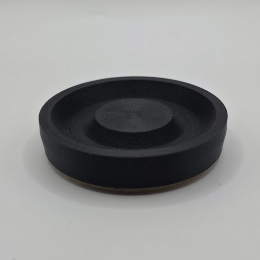 BassGuard Sliders, én glidekopp med filt under, sett på skrå.